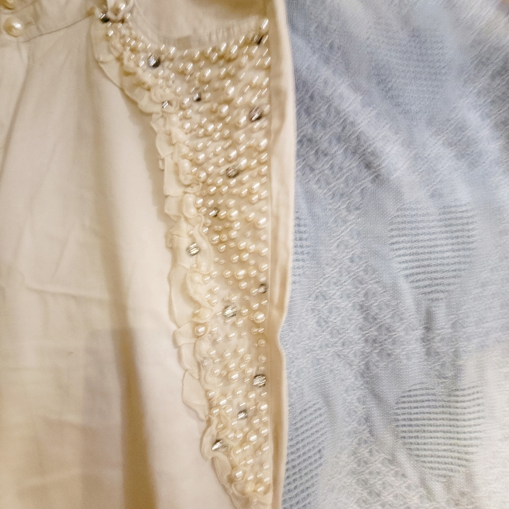 Elevate Your Resort Style with Size 14 Off White Capris - Embellished & Unworn - Picture 4 of 6
